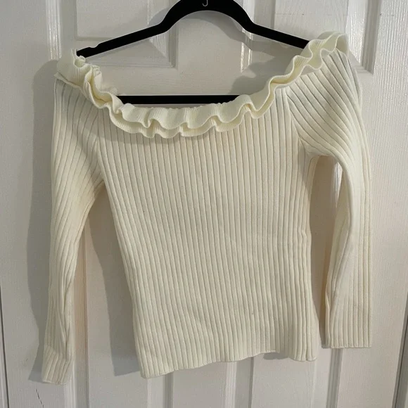 Off the shoulder ruffle sweater - Picture 2 of 3